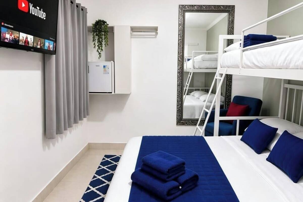 Ropa de cama de alta calidad, cortinas blackout y wifi gratis 