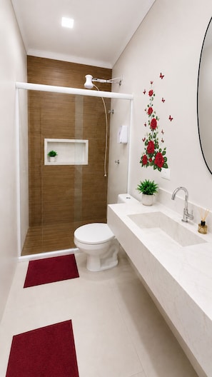 Grand Suite, Non Smoking | Bathroom | Shower, towels, soap, toilet paper - Casa hotel Piracicaba (Piracicaba)
