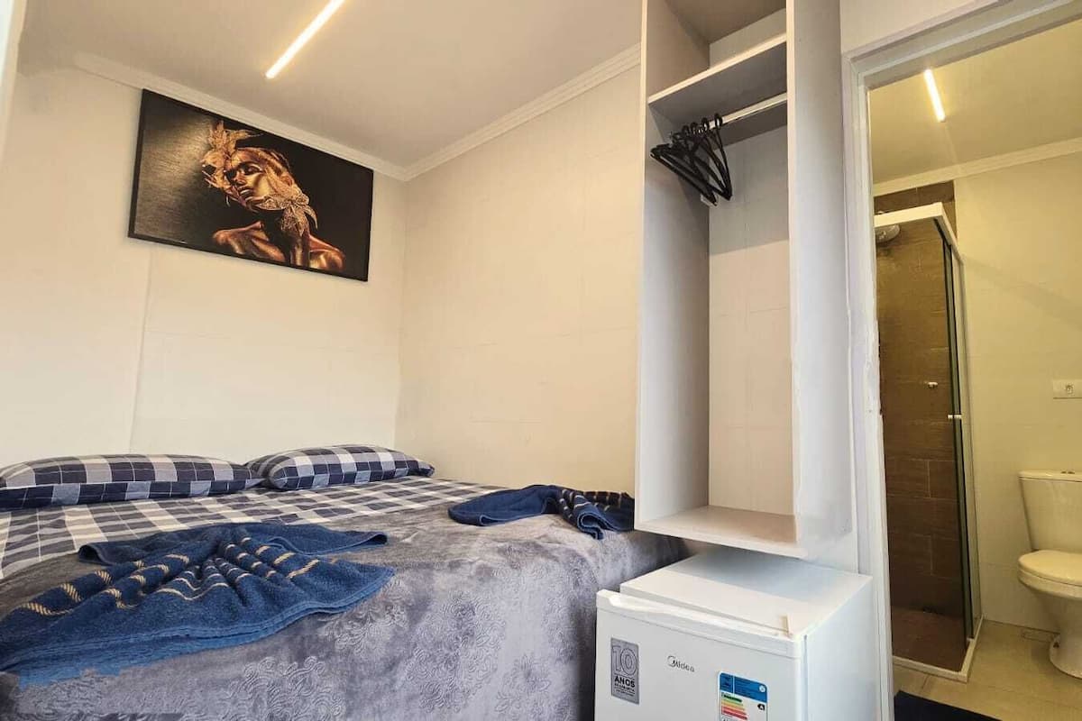 1 bedroom, blackout drapes, free WiFi, bed sheets