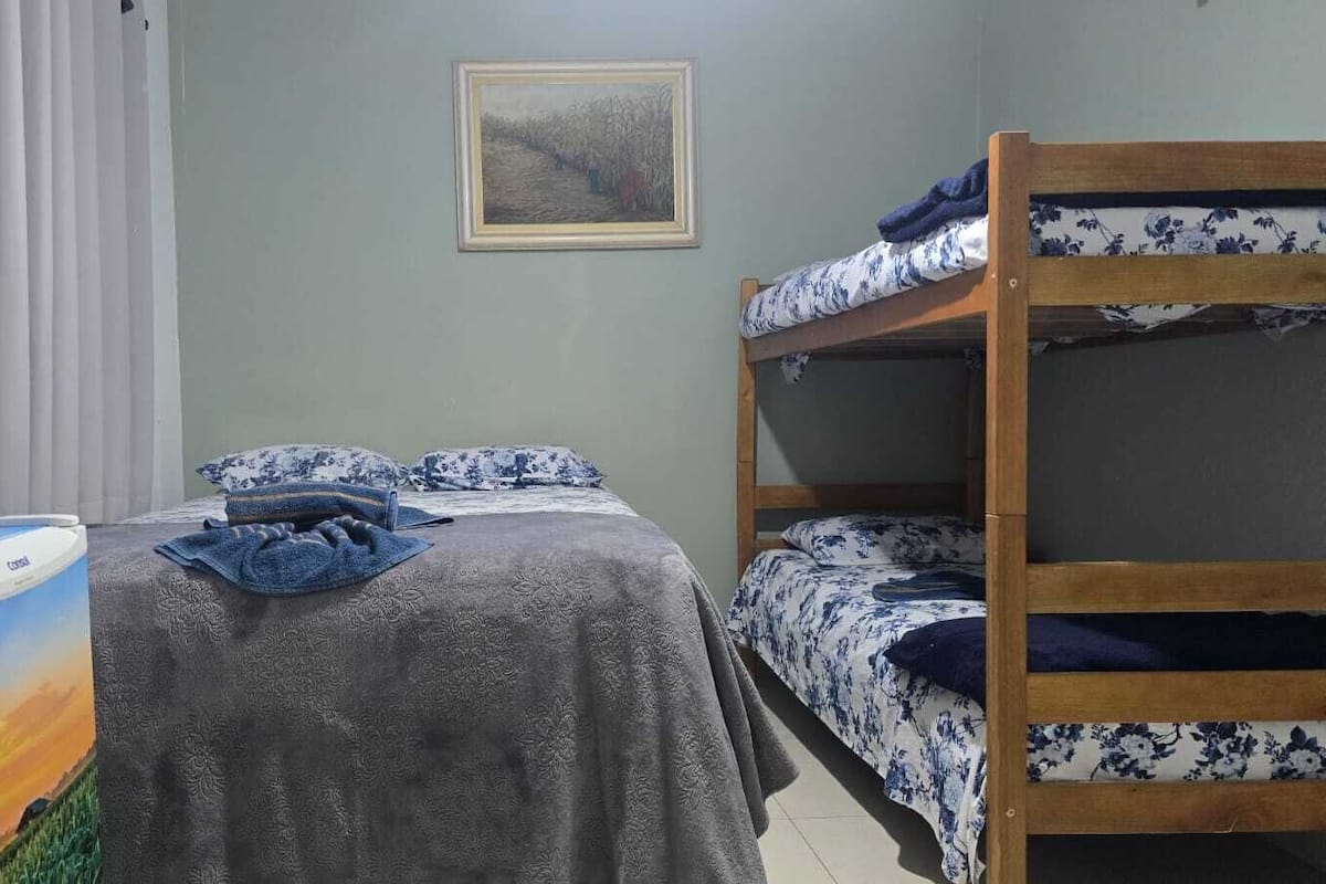Habitació quàdruple clàssica | 1 dormitori, espai de treball apte per a portàtils i cortines opaques