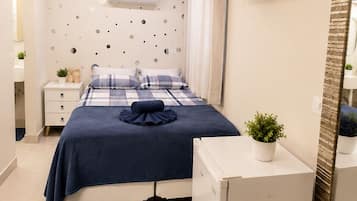 Blackout drapes, free WiFi, bed sheets