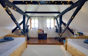 3 bedrooms, travel cot, free WiFi, bed sheets