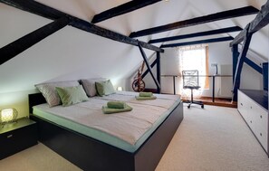 3 bedrooms, travel crib, free WiFi, bed sheets