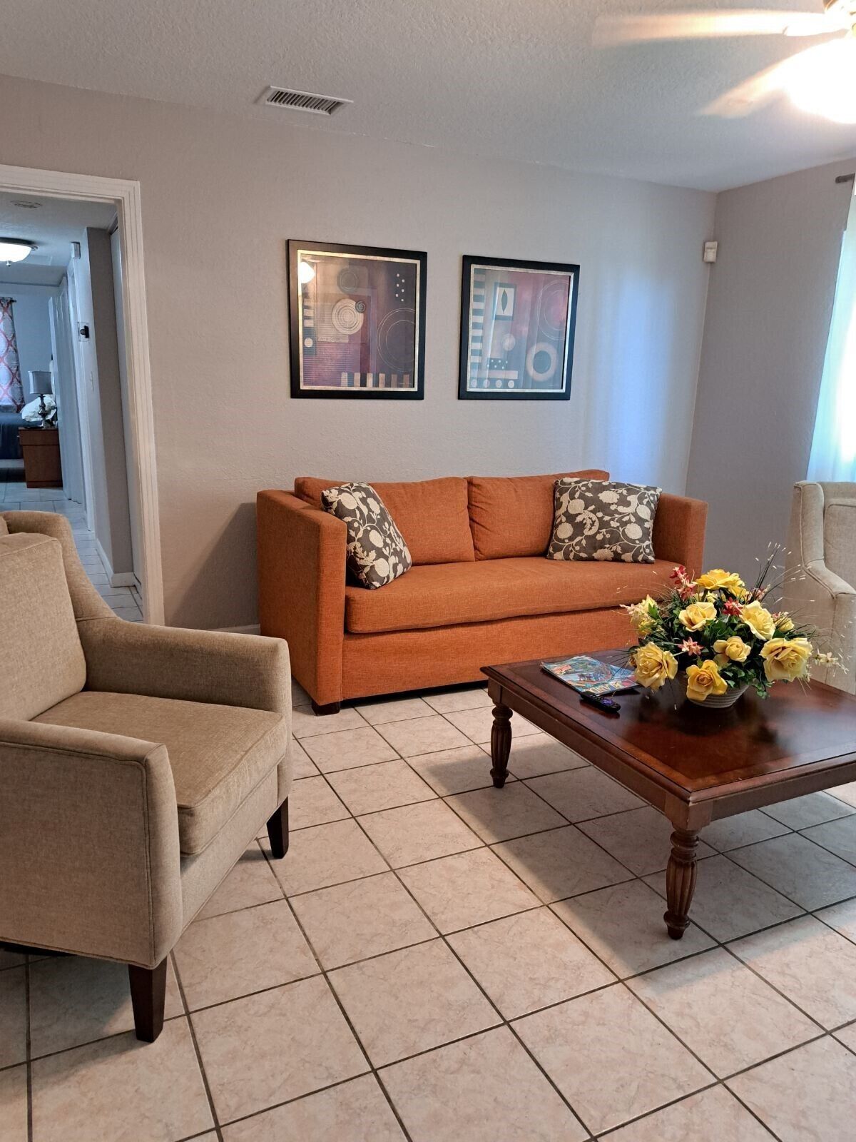 Orlando Home is centrally located.  Minutes away from the attractions.