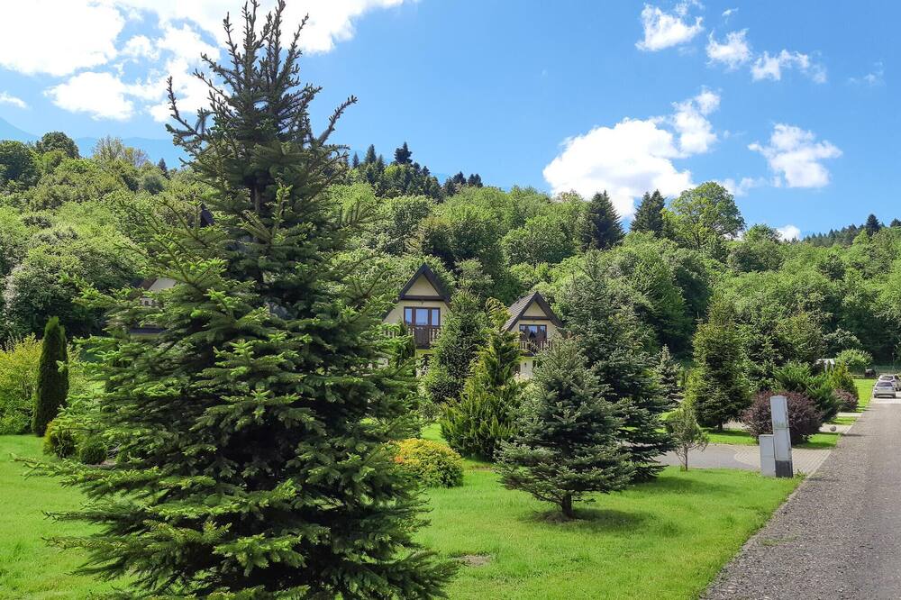 In the idyllic south of Poland, this cozy vacation home welcomes you in Lesko.
