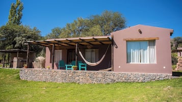 Deluxe Cottage, 2 Bedrooms, Mountain View | Individually decorated, laptop workspace, free WiFi, bed sheets