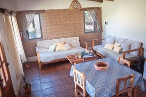 Deluxe-Ferienhaus, 2 Schlafzimmer, Bergblick | Wohnbereich