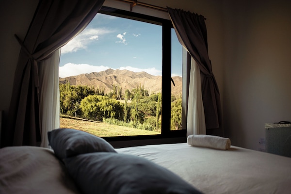 Deluxe Cottage, 1 Bedroom, Mountain View | Individually decorated, laptop workspace, free WiFi, bed sheets