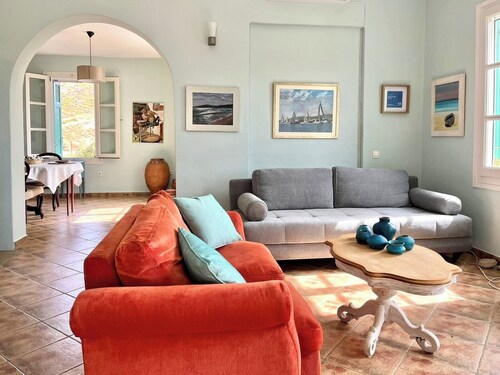 4-bedroom villa overlooking the Aegean Sea