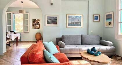 4-bedroom villa overlooking the Aegean Sea