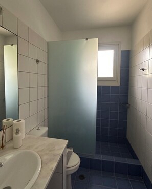 Bruser, hårtørrer, håndklæder, Sæbe