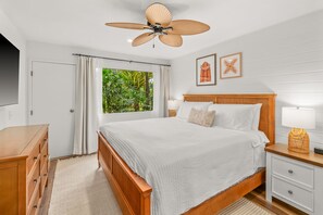 1 camera, una scrivania, ferro/asse da stiro, culla da viaggio