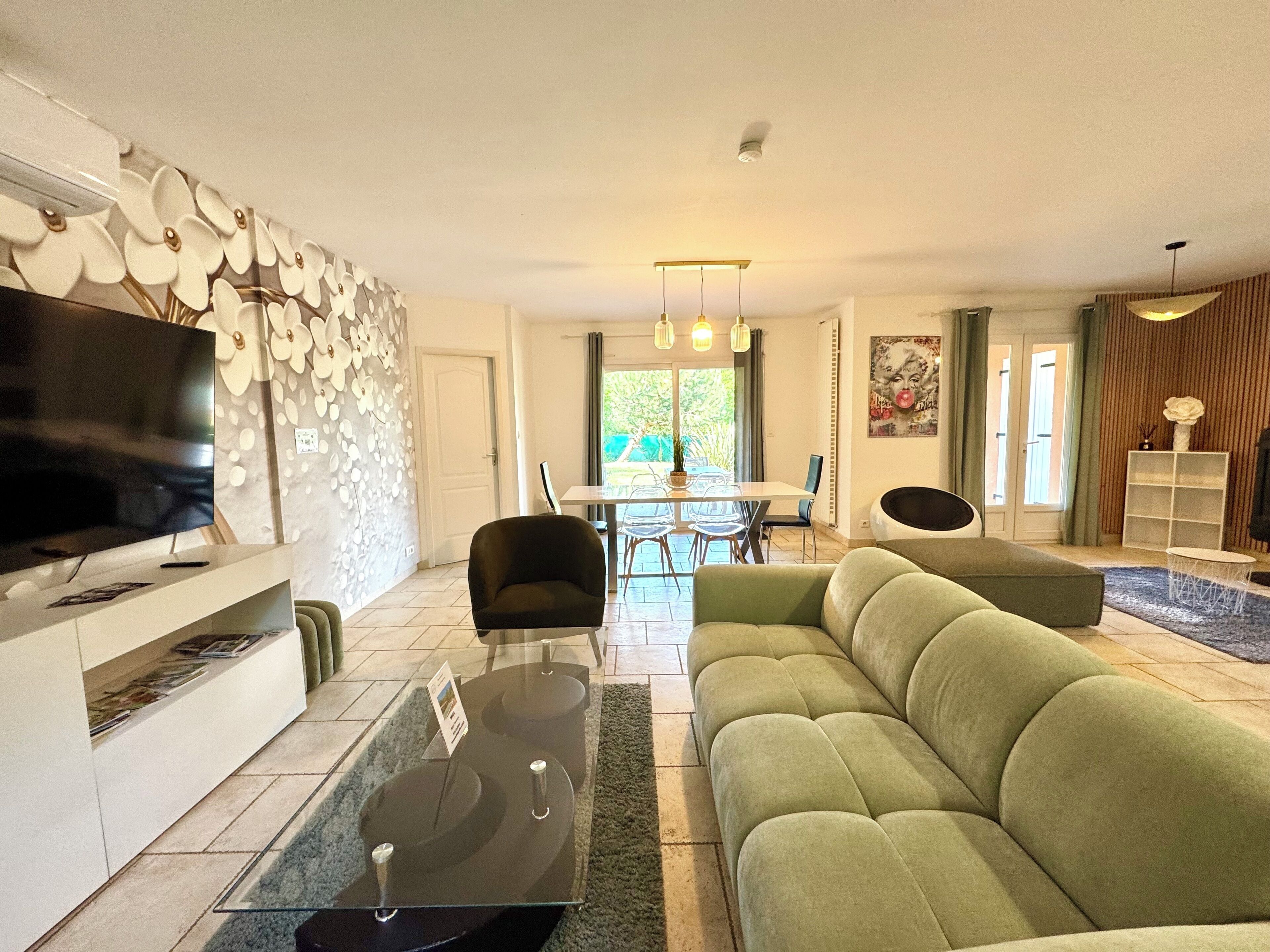 Télévision, baby-foot