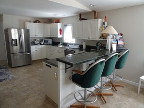 Fridge, microwave, oven, stovetop - Thoughtful and modern comforts on a peaceful ranch (Cornville)