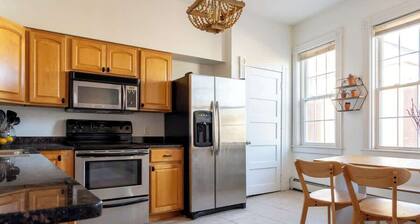 Cozy 2BR/2BA Apt on Broadway