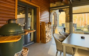 تناول الطعام بالخارج