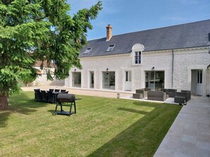 تناول الطعام بالخارج