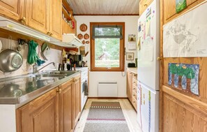 Fridge, stovetop, coffee/tea maker - Lovely home in örkelljunga with kitchen (Örkelljunga)