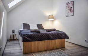 2 bedrooms, free WiFi, bed sheets - Stunning home in Stare Sady with WiFi (Stare Sady)