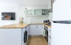 Micro-ondes, four, plaque de cuisson, lave-vaisselle