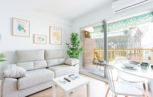 Awesome apartment in Santa Pola with WiFi