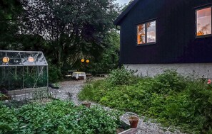Outdoor dining - Amazing home in Tollered with kitchen (Tollered)