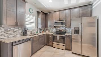 Condo (4 Bedrooms) | Servicio de la propiedad