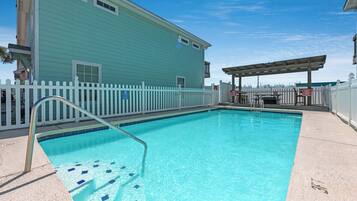 Condo (4 Bedrooms) | Property amenity