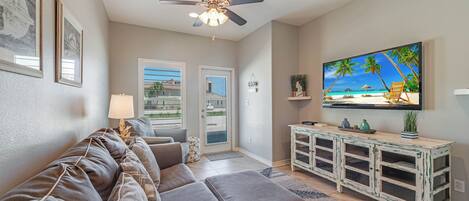 Condo (4 Bedrooms) | Front of property