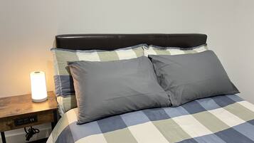 3 bedrooms, desk, iron/ironing board, free WiFi