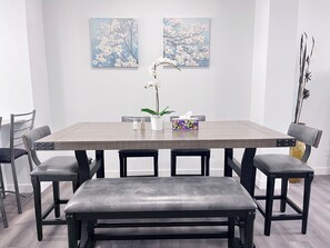 Dining - Cozy Beam family size townhouse convenient to go anywhere in city. (Calgary)