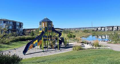 Cozy Beam family size townhouse convenient to go anywhere in city.