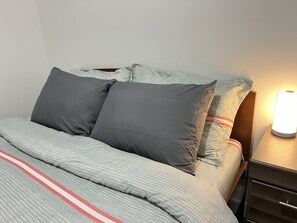 3 bedrooms, desk, iron/ironing board, free WiFi