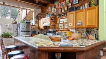 House, Multiple Beds, Patio, Mountain View | Private kitchen | Fridge, microwave, oven, stovetop