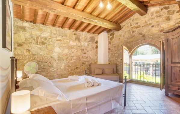 7 Schlafzimmer, Reisekinderbett, kostenloses WLAN, Bettwäsche