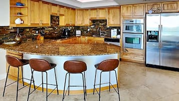 Condo (2 Bedrooms) | Property amenity