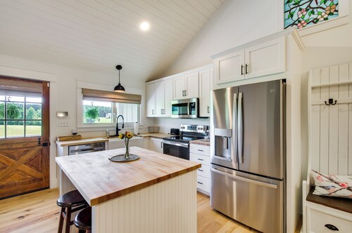 Modern Altavista Farmhouse w/ Countryside Views
