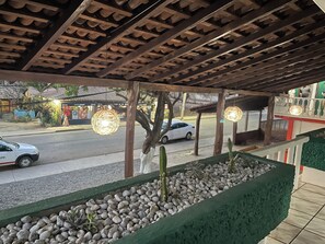 TV connectée de 32 pouces avec chaînes thématiques