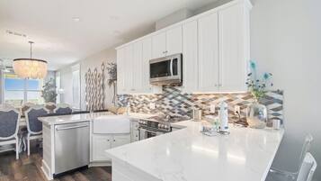 Condo (3 Bedrooms) | Property amenity