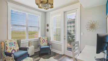 Condo (3 Bedrooms) | Property amenity