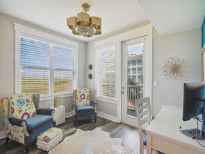 Condo (3 Bedrooms) | Property amenity