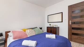 Apartment, 1 Bedroom, Balcony | 1 bedroom, bed sheets