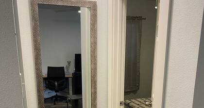 Hidden Gem 1BR 1 BA quiet neighborhood full size appliances with washer & dryer.
