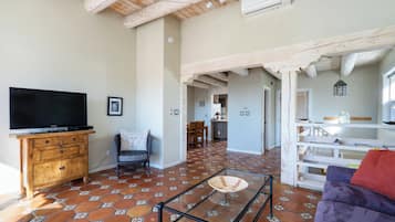 Condo (2 Bedrooms) | Property amenity