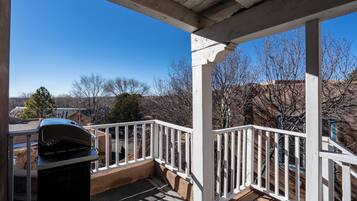 Condo (2 Bedrooms) | Property amenity