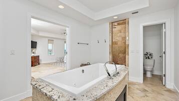 House (4 Bedrooms) | Property amenity