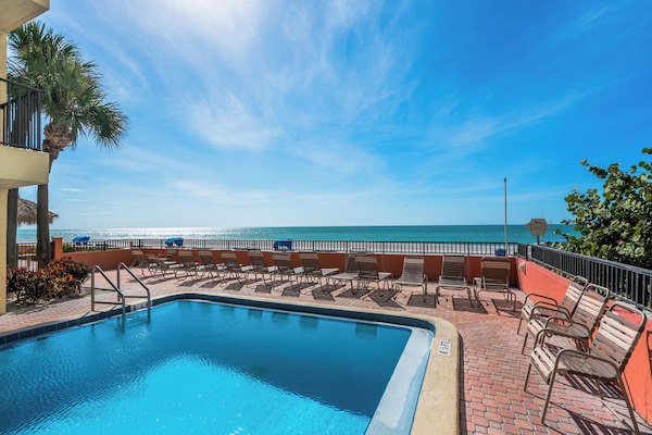 Condo (3 Bedrooms) | Property amenity