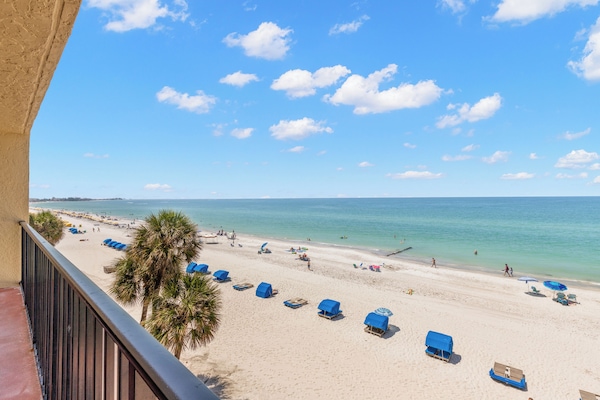 Condo (3 Bedrooms) | Property amenity