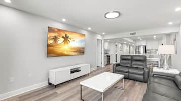 Condo (3 Bedrooms) | Property amenity