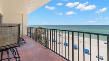 Condo (3 Bedrooms) | Front of property